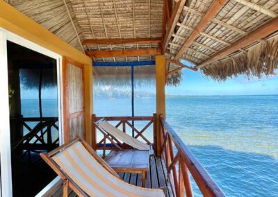 Vue d'un bungalows sur pilotis